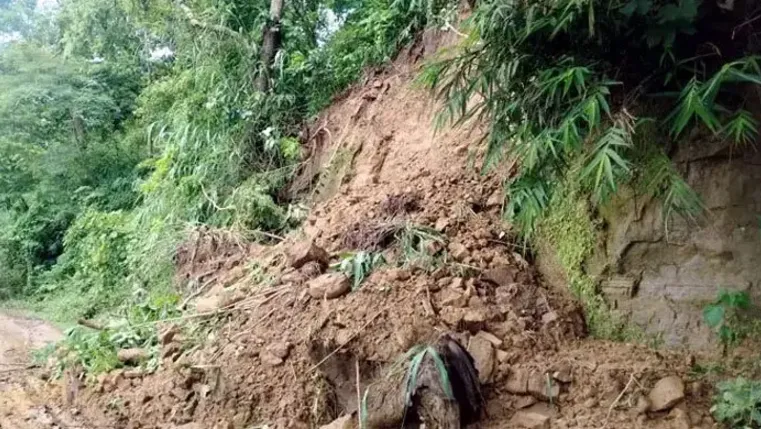 আরও ২ দিন বৃষ্টির আভাস, পাহাড়ধসের শঙ্কা