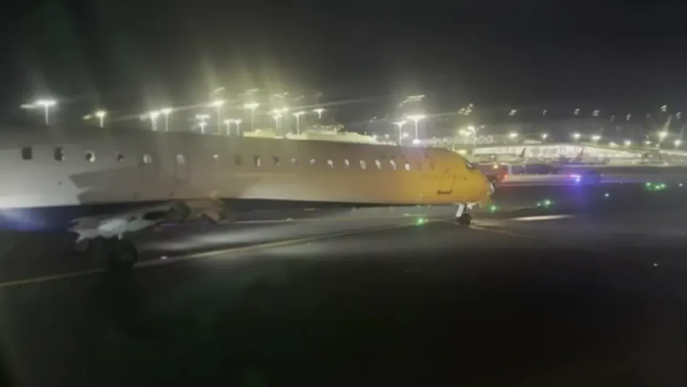 বিমানবন্দরে ২ বিমানের সংঘর্ষ