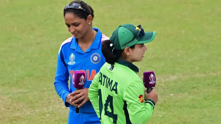 টস জিতে ভারতকে ব্যাটিংয়ে পাঠালো পাকিস্তান