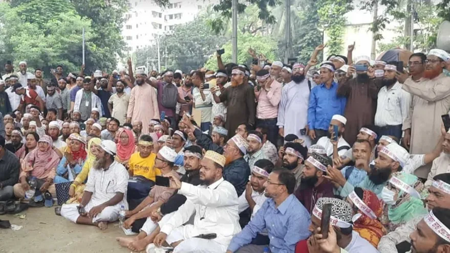 শহীদ মিনারে শিক্ষক উপস্থিতি বাড়ছে, লংমার্চ শুরুর প্রস্তুতি