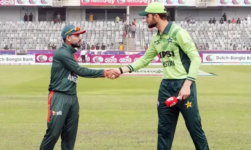 বাঁচা-মরার ম্যাচে টস হেরে ব্যাটিংয়ে বাংলাদেশ