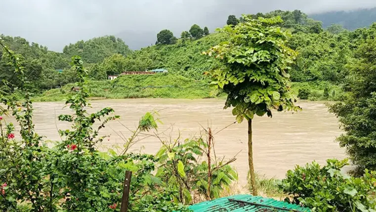 বান্দরবানে ভারী বৃষ্টি আটকা কয়েকশ পর্যটক