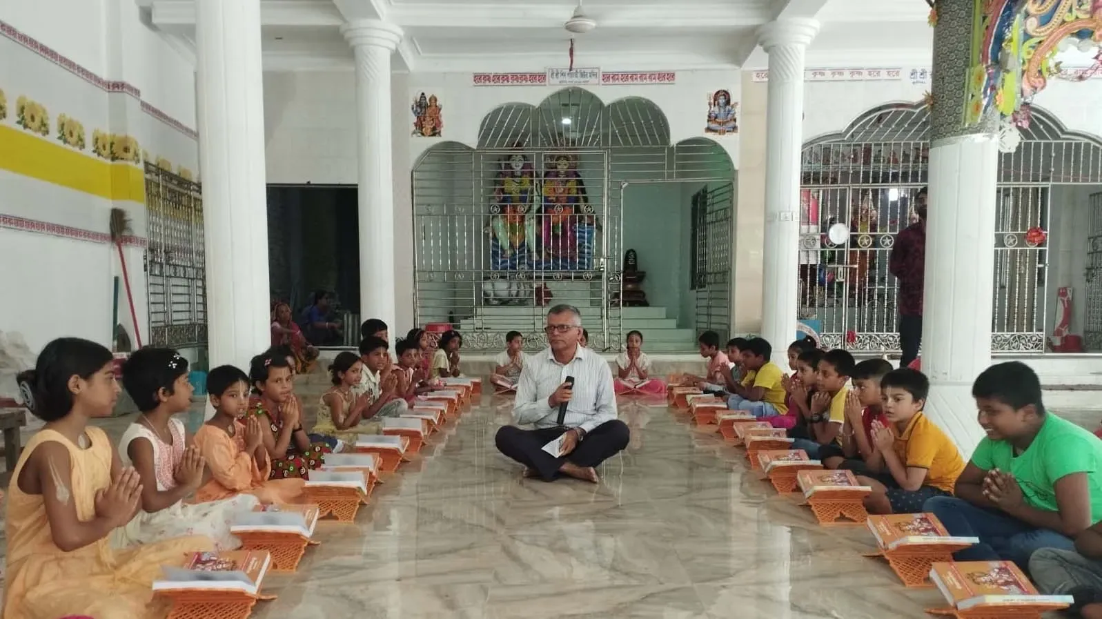 ৬৪ জেলার মন্দিরভিত্তিক শিক্ষা কার্যক্রমে অনিশ্চয়তা